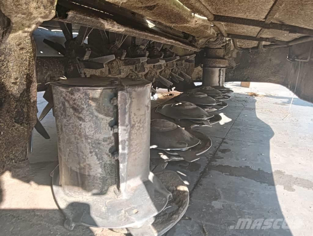 CLAAS Disco 2700 C Diskli çayir biçme makinasi