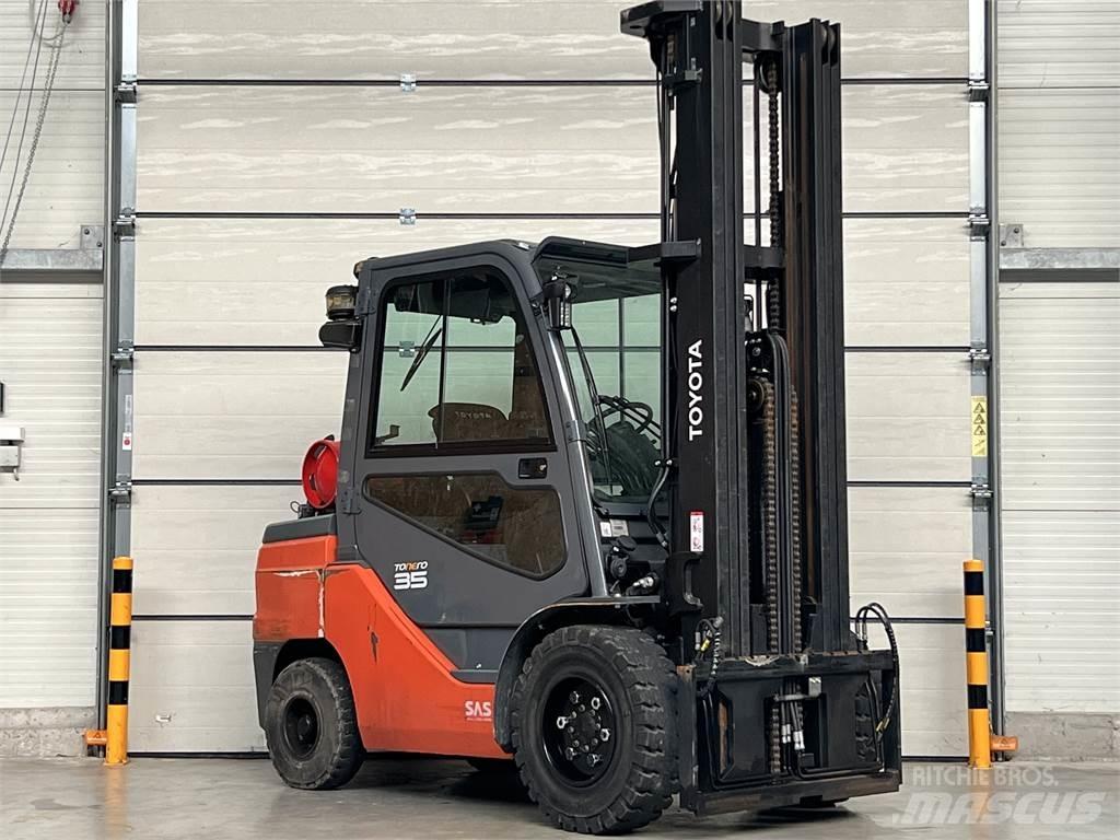 Toyota 8FGJF35 LPG'li forkliftler