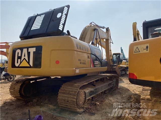 CAT 323D Paletli ekskavatörler