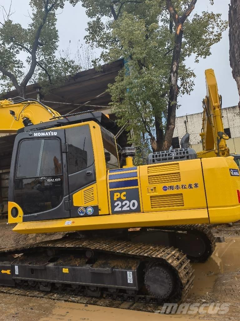 Komatsu PC 220-8 Paletli ekskavatörler