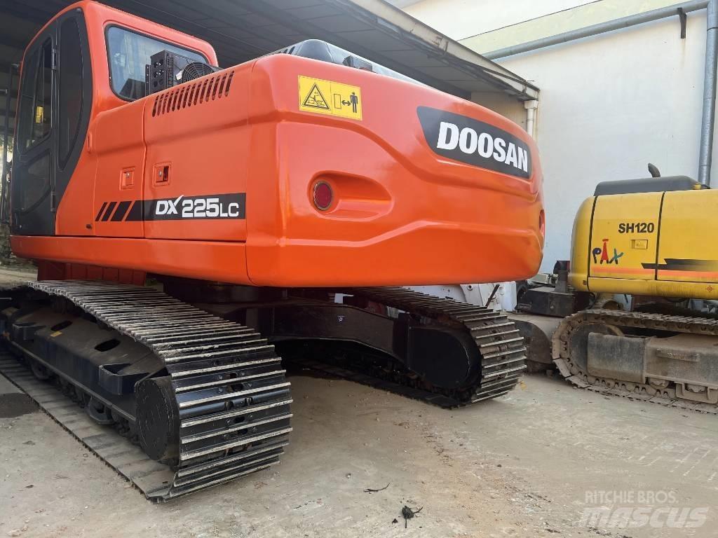 Doosan DX225LC Paletli ekskavatörler