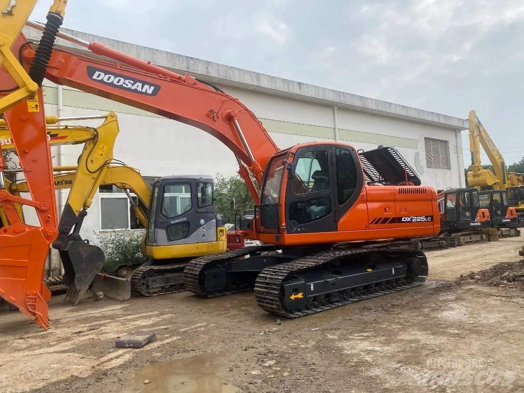 Doosan DX225LC Paletli ekskavatörler