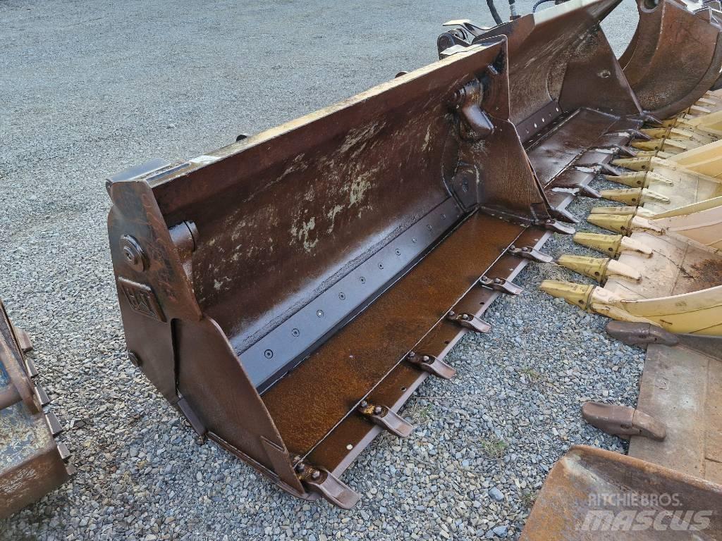 CAT 906 M Tekerlekli yükleyiciler