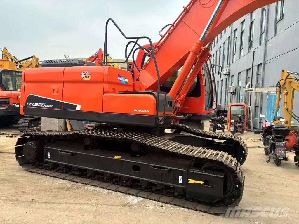 Doosan DX 225 LC Paletli ekskavatörler