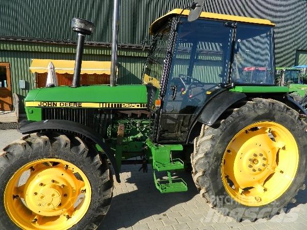 John Deere 2250 Traktörler