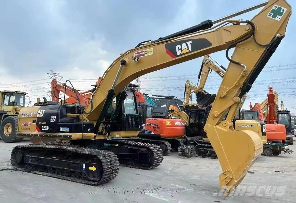 CAT 323 D Paletli ekskavatörler