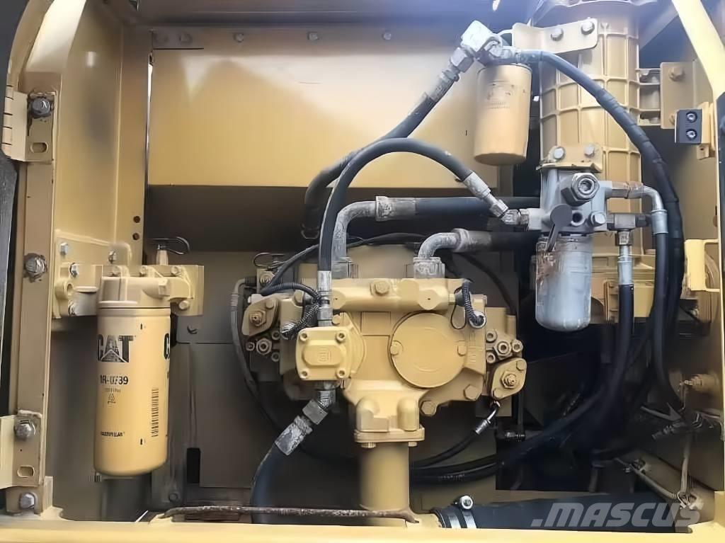 CAT 323 D Paletli ekskavatörler