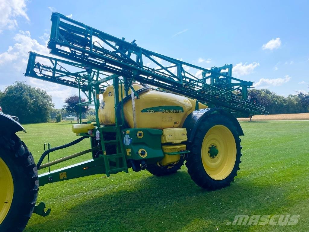 John Deere 732 Çekilir pülverizatörler