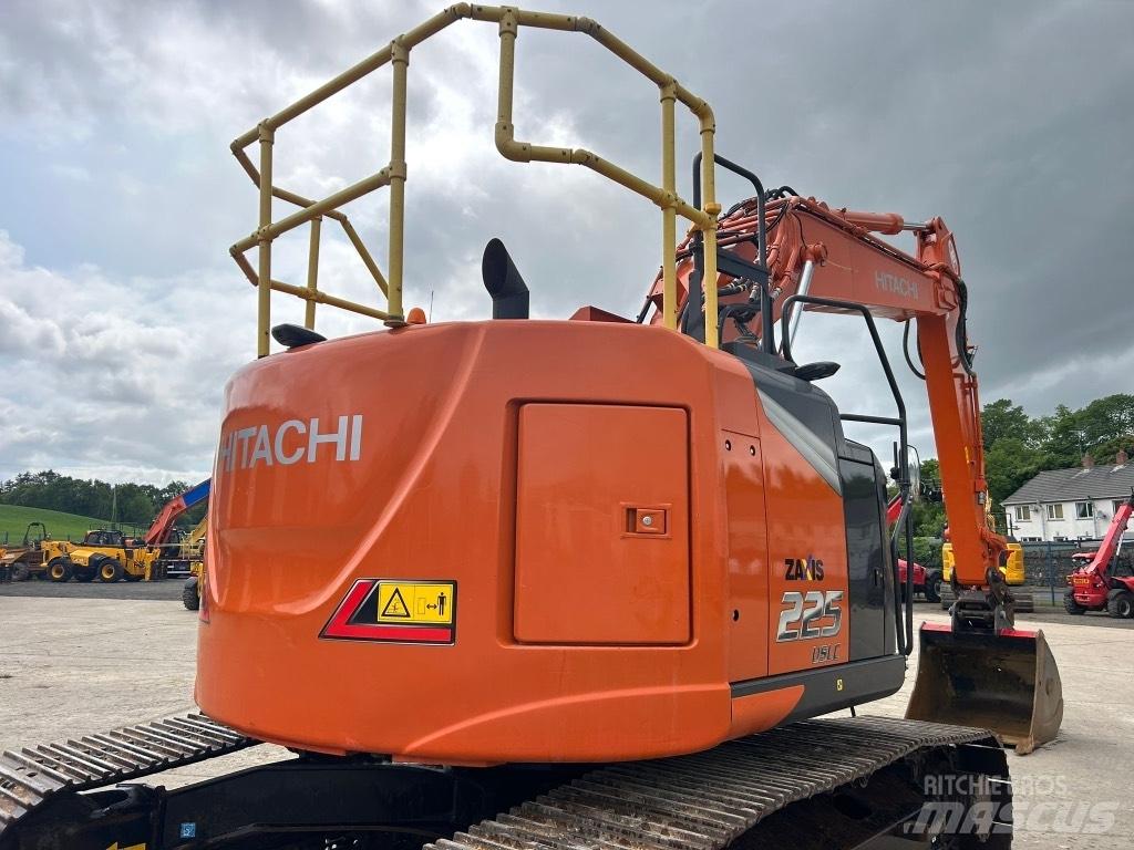 Hitachi ZX225 USLC-7 Paletli ekskavatörler
