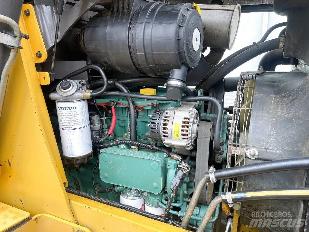 Volvo BL71 Kazıcı yükleyiciler - beko loder