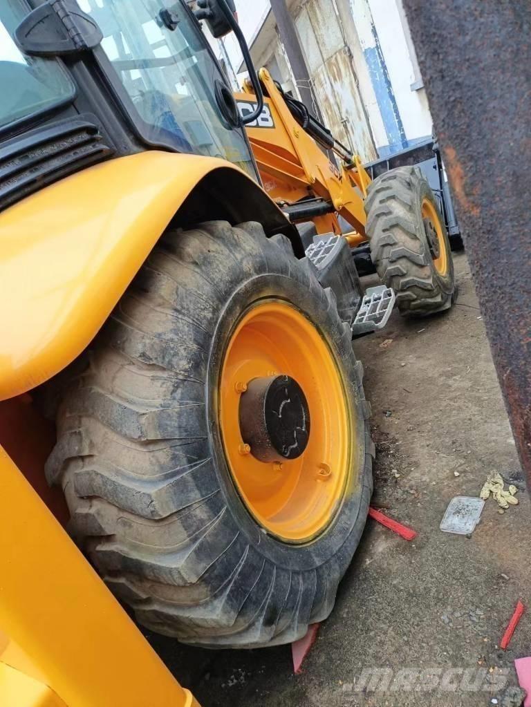 JCB 3 CX Lastik tekerli ekskavatörler