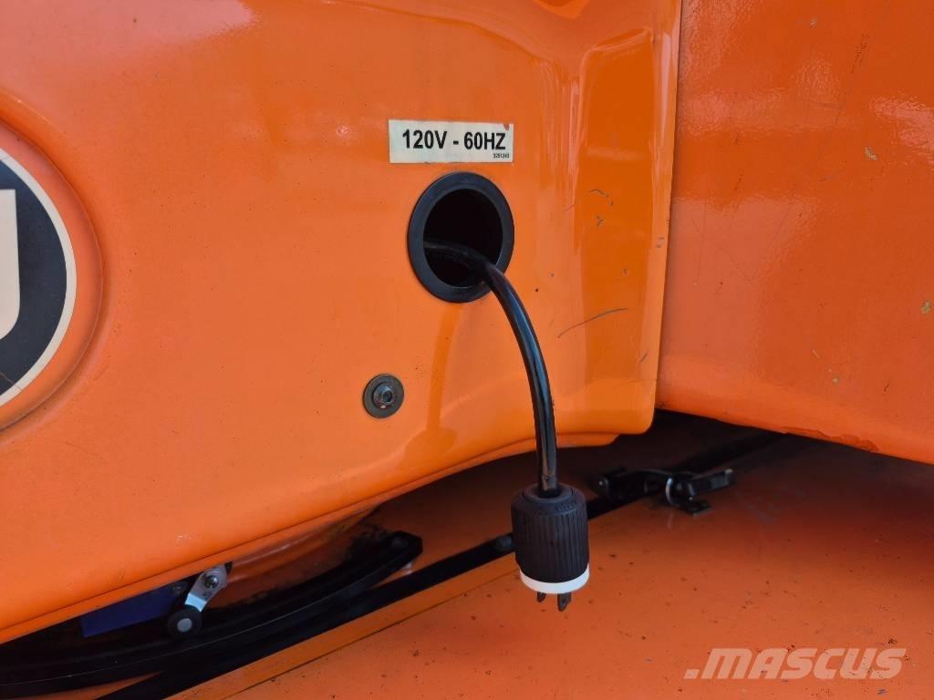 JLG E 450 AJ Körüklü personel platformları