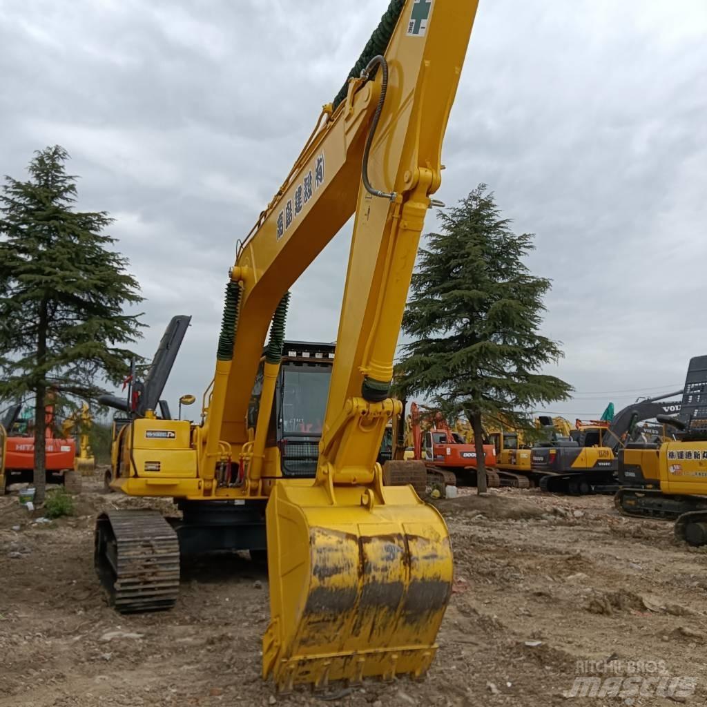 Komatsu PC 220-8 Paletli ekskavatörler