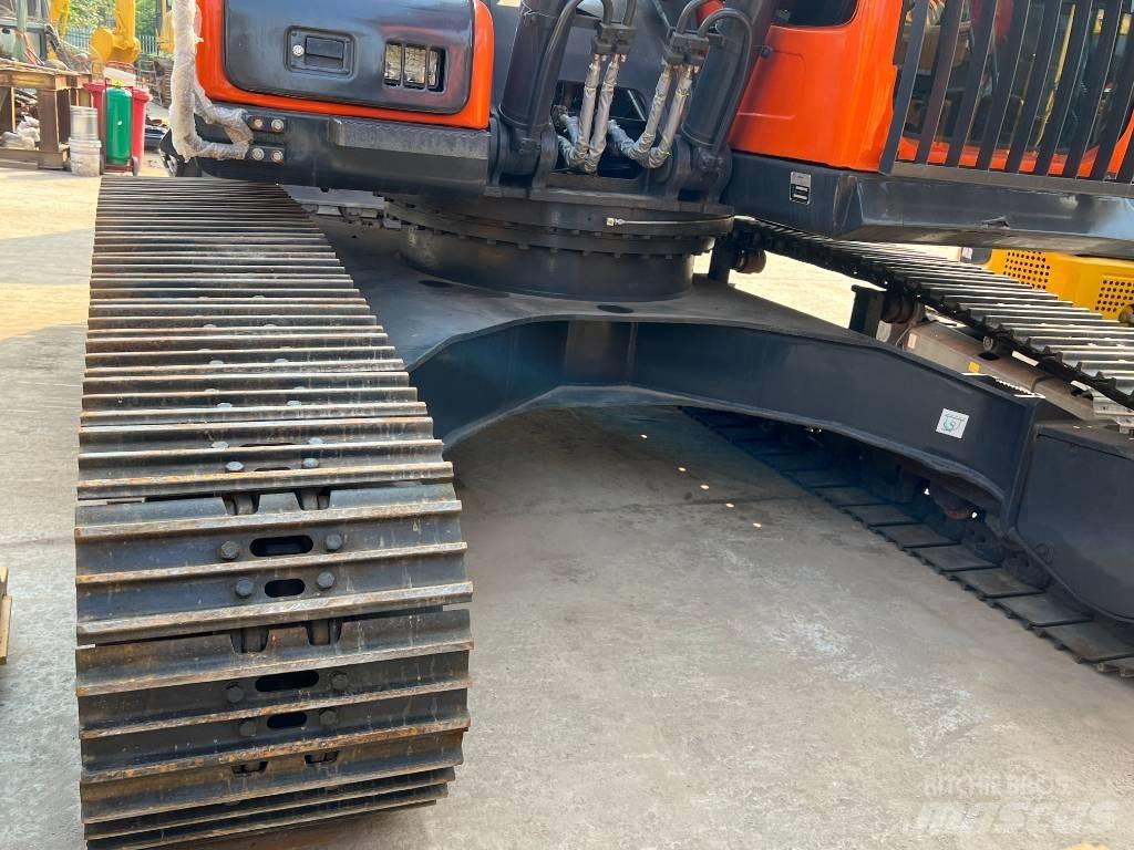 Doosan DX300 Lastik tekerli ekskavatörler
