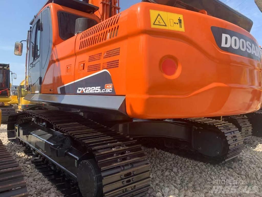 Doosan DX 225 Paletli ekskavatörler