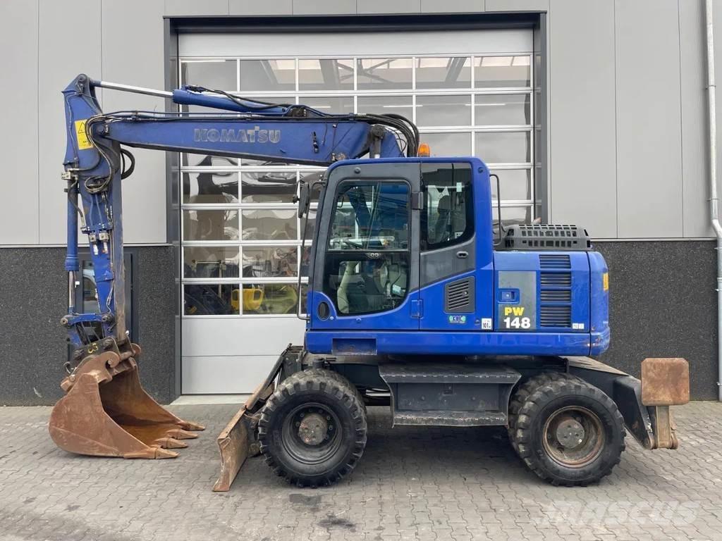 Komatsu PW148-8 Lastik tekerli ekskavatörler