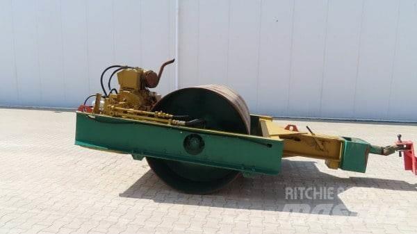 Vibromax W 501 Çekilir titreşimli silindirler
