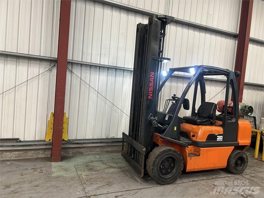 Nissan UGDO2A30PQ LPG'li forkliftler