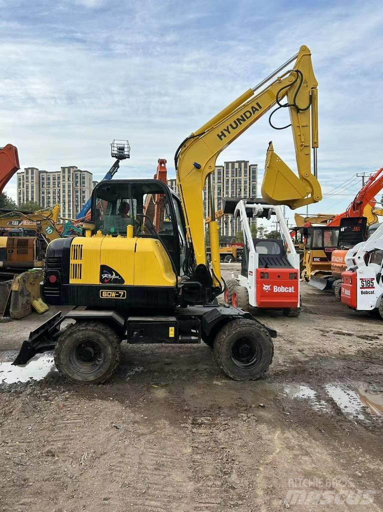 Hyundai R60-7 Lastik tekerli ekskavatörler