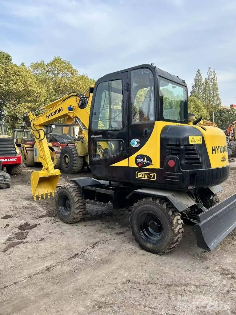 Hyundai R60-7 Lastik tekerli ekskavatörler