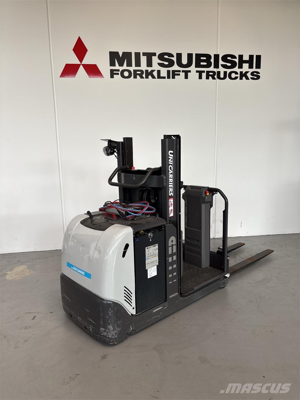 UniCarriers EPL100 Düsük seviye siparis toplayici