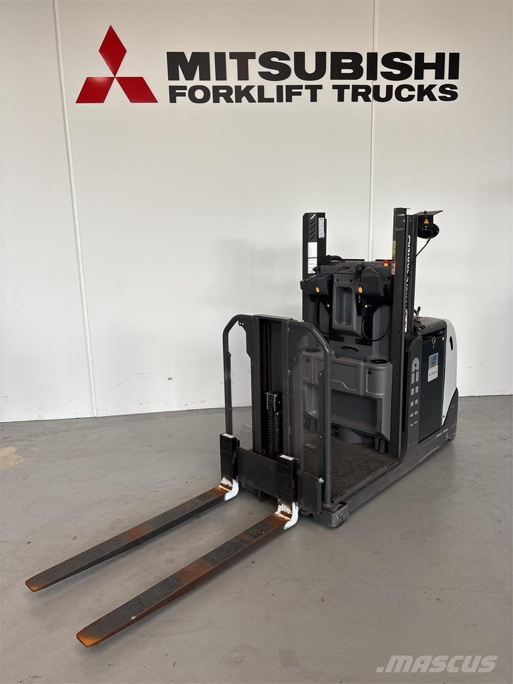 UniCarriers EPL100 Düsük seviye siparis toplayici