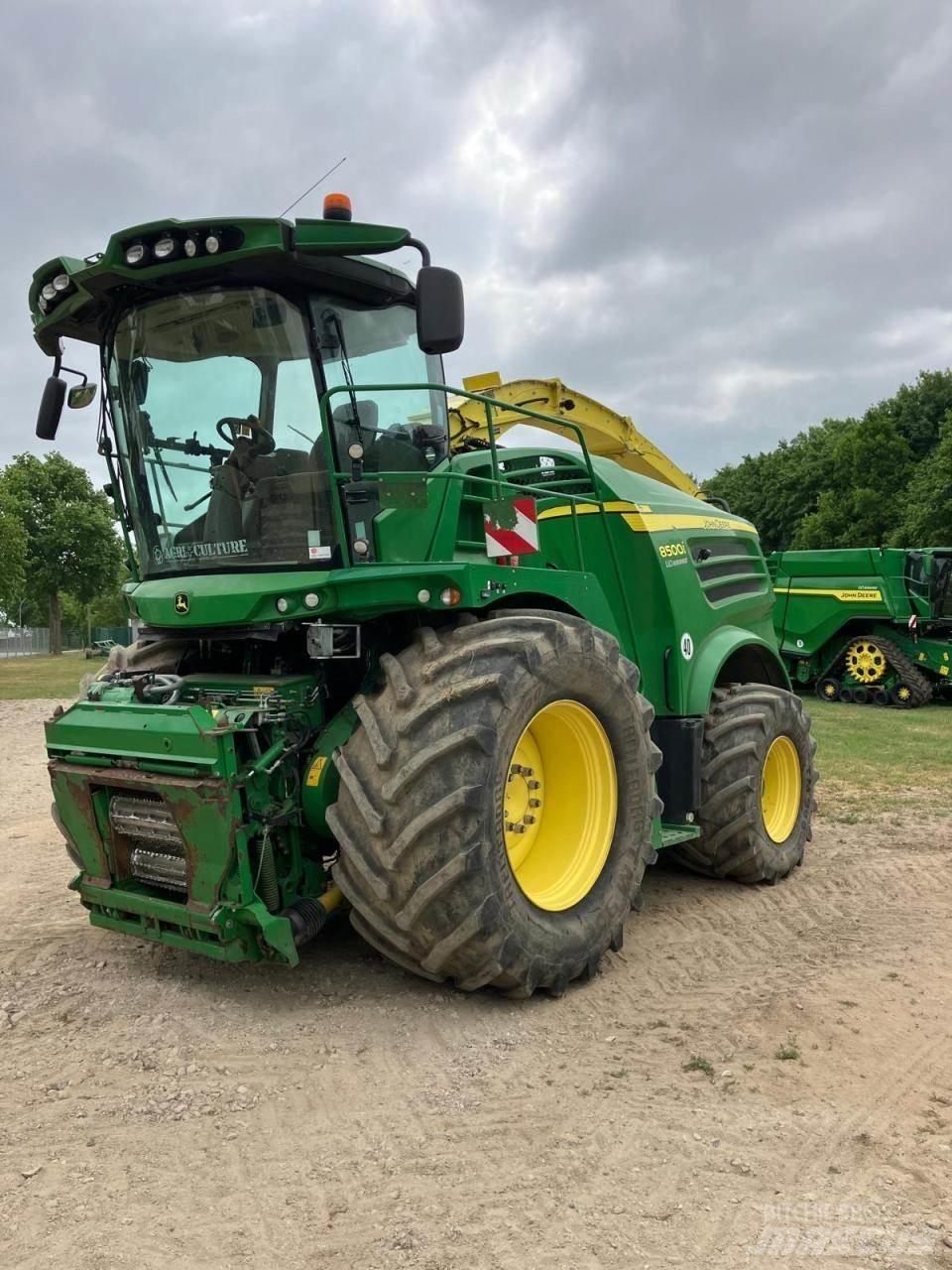 John Deere 8500 Kendi yürür silaj makinalari