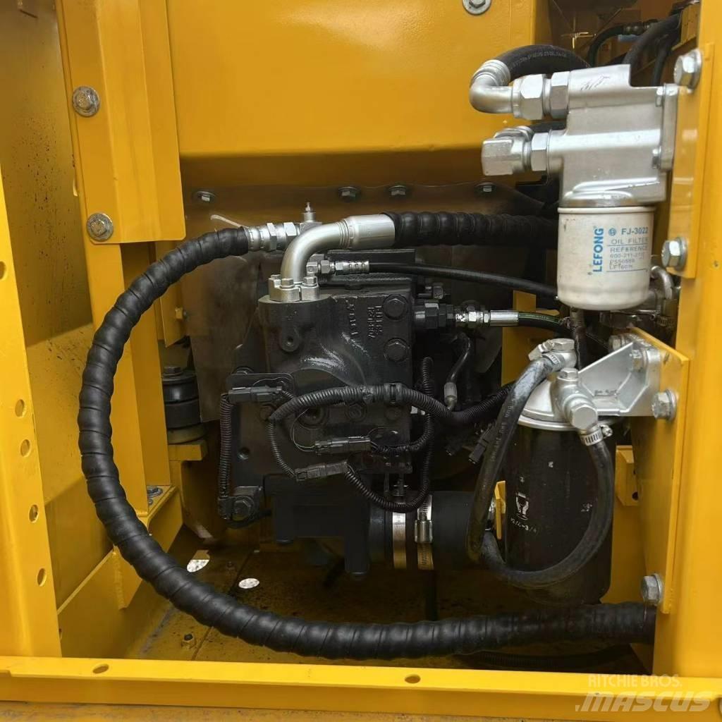 Komatsu 130-7 Paletli ekskavatörler