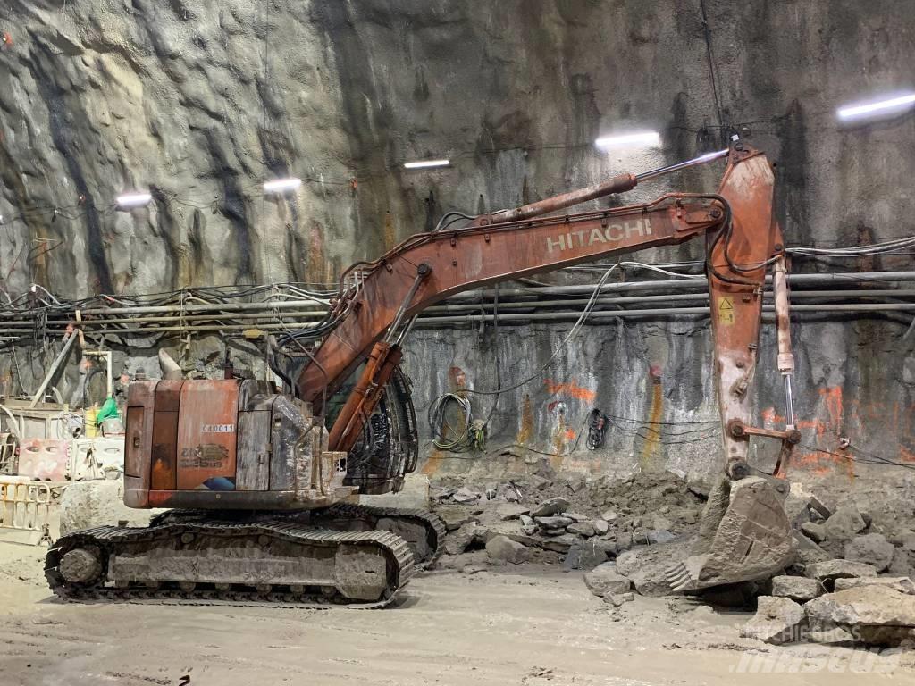 Hitachi ZX225US-5A Diger