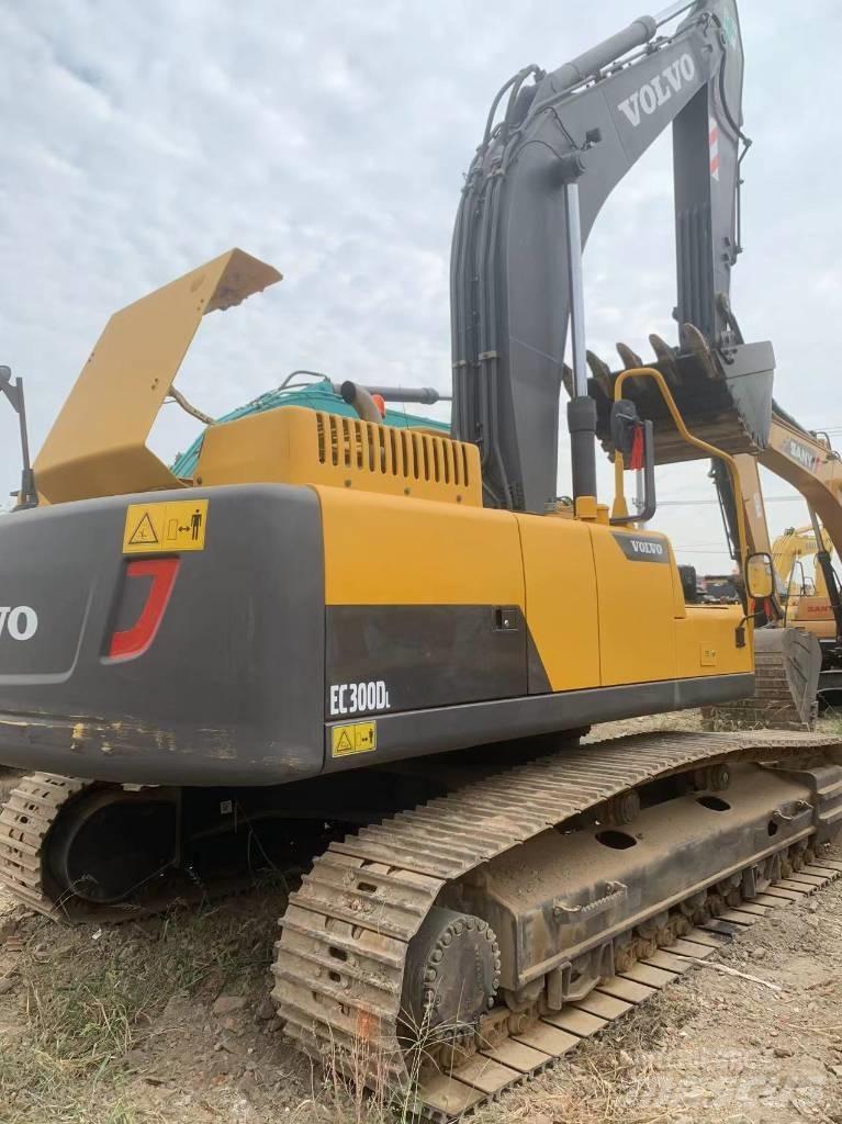 Volvo EC 300 D L Paletli ekskavatörler