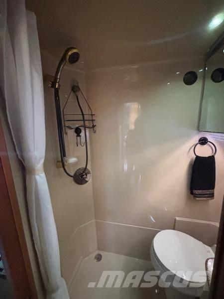  Cruisers Yachts 3870 Mavnalar