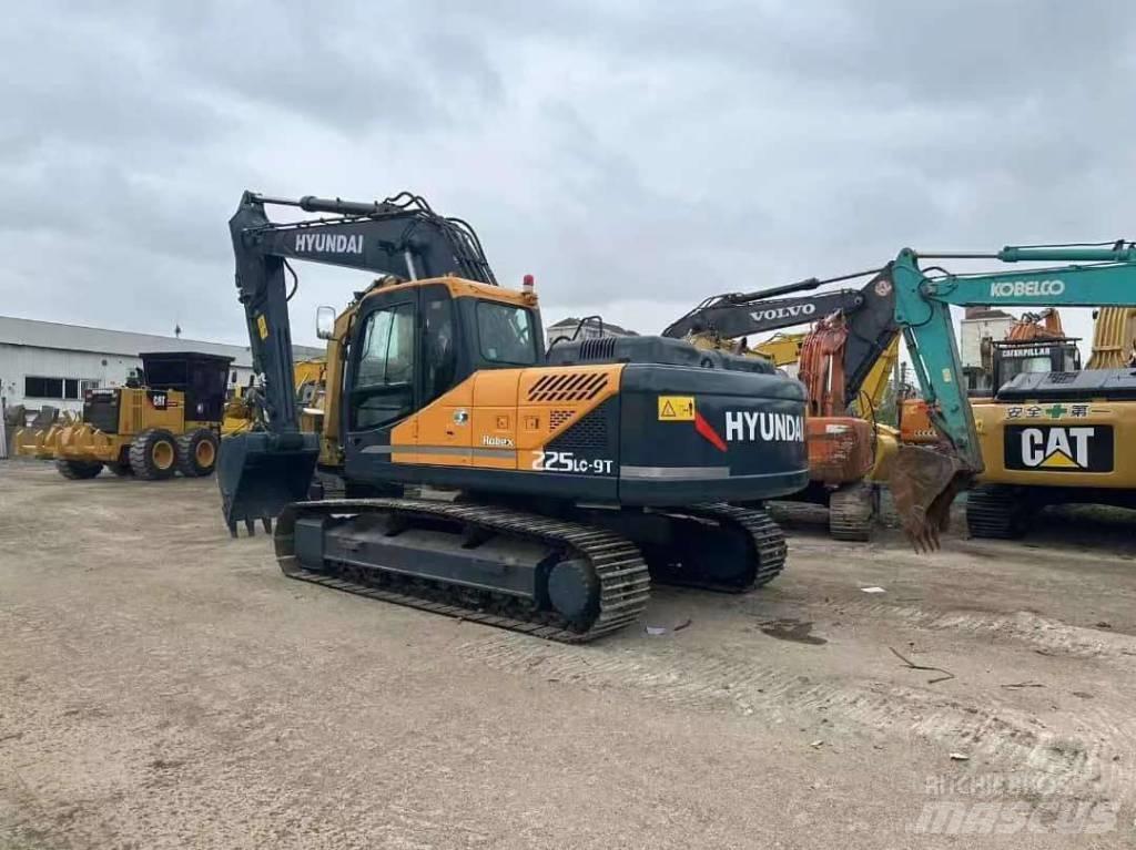Hyundai 225LC-9T Paletli ekskavatörler