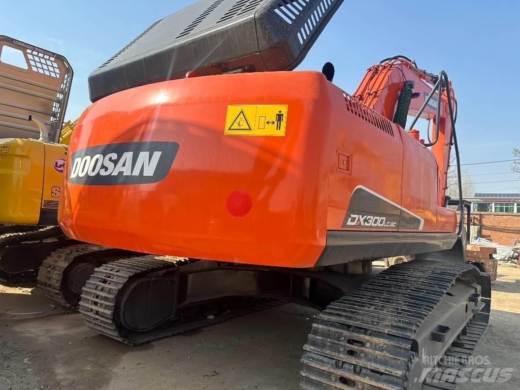 Doosan DX 300 Paletli ekskavatörler