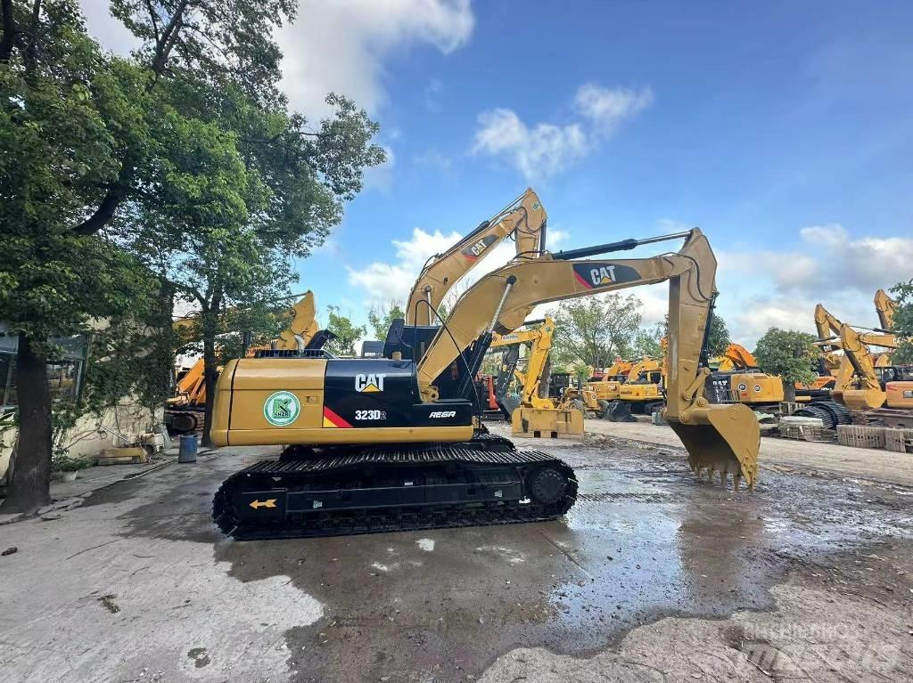 CAT 323 D Paletli ekskavatörler