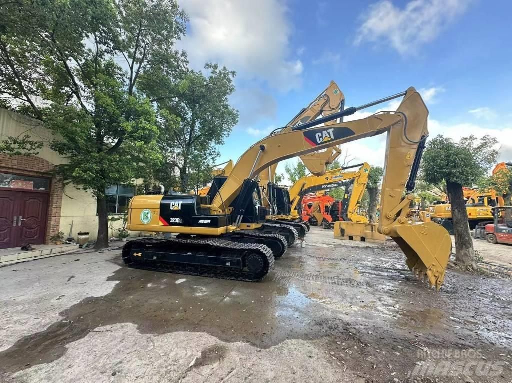 CAT 323 D Paletli ekskavatörler