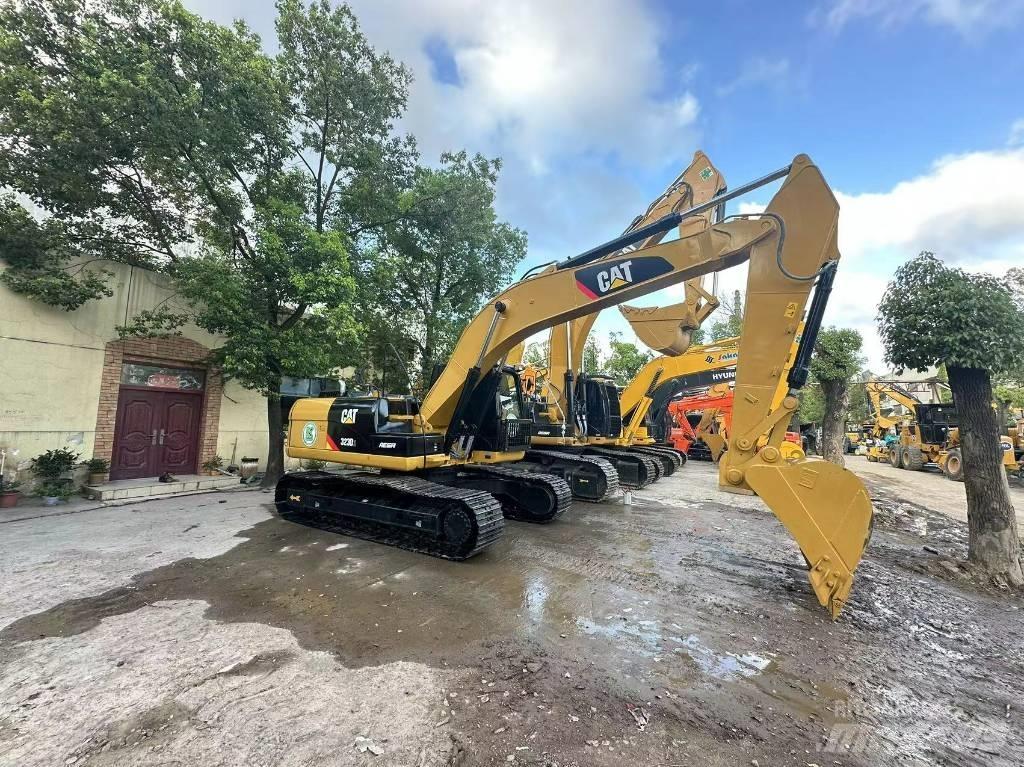 CAT 323 D Paletli ekskavatörler