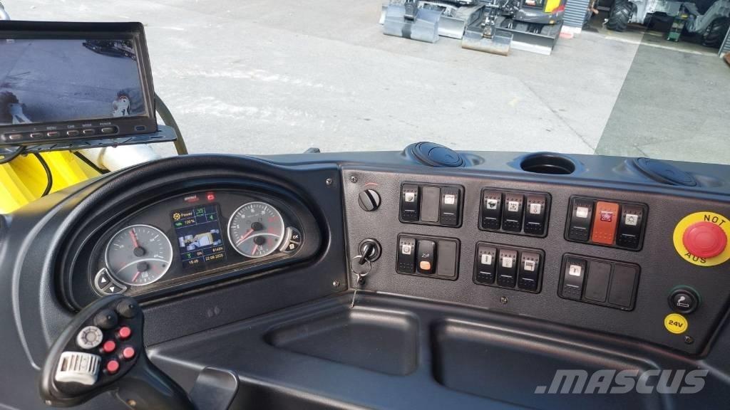 Menzi Muck M520 Lastik tekerli ekskavatörler