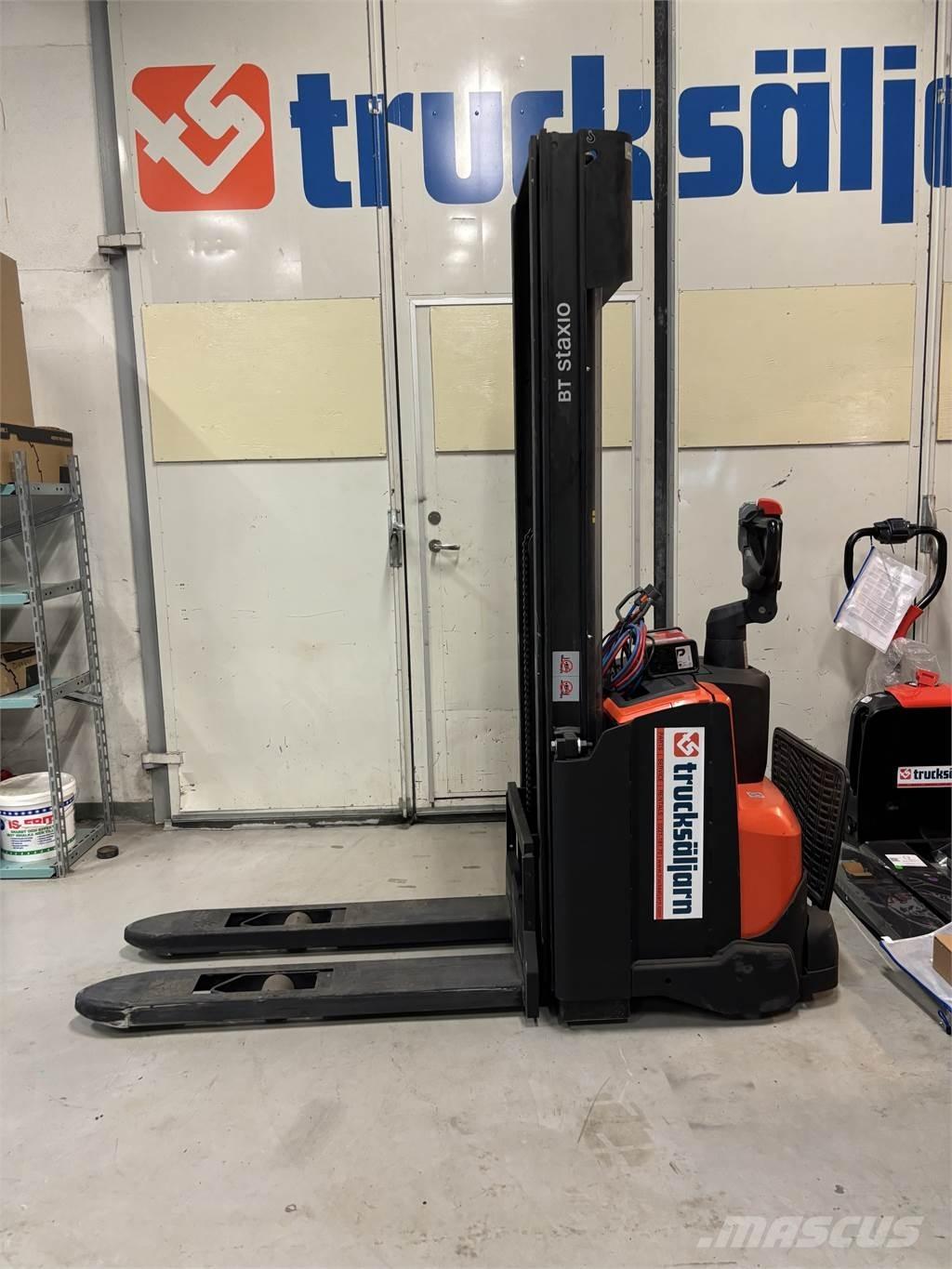 Toyota SWE120 Akülü depo ekipmanları