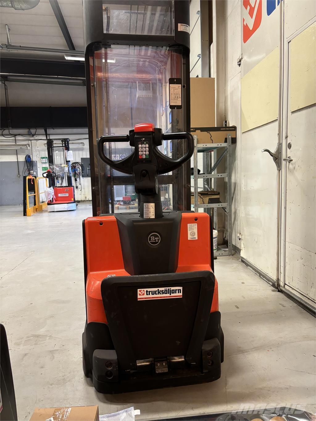 Toyota SWE120 Akülü depo ekipmanları