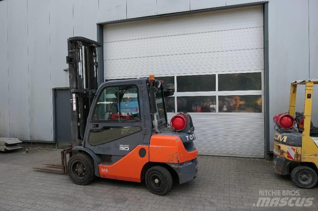 Toyota 02-8 FGF 30 LPG'li forkliftler