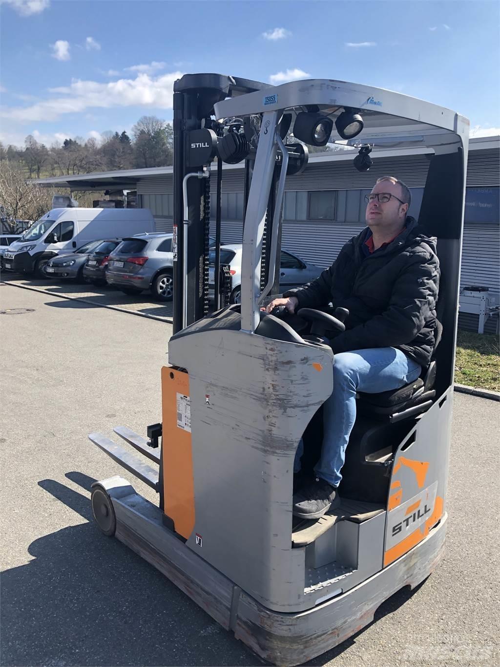 Still FMX12 Reach truck - depo içi istif araçları