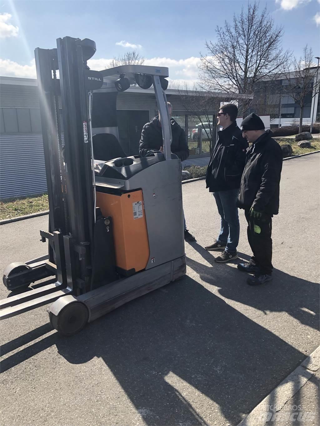 Still FMX12 Reach truck - depo içi istif araçları