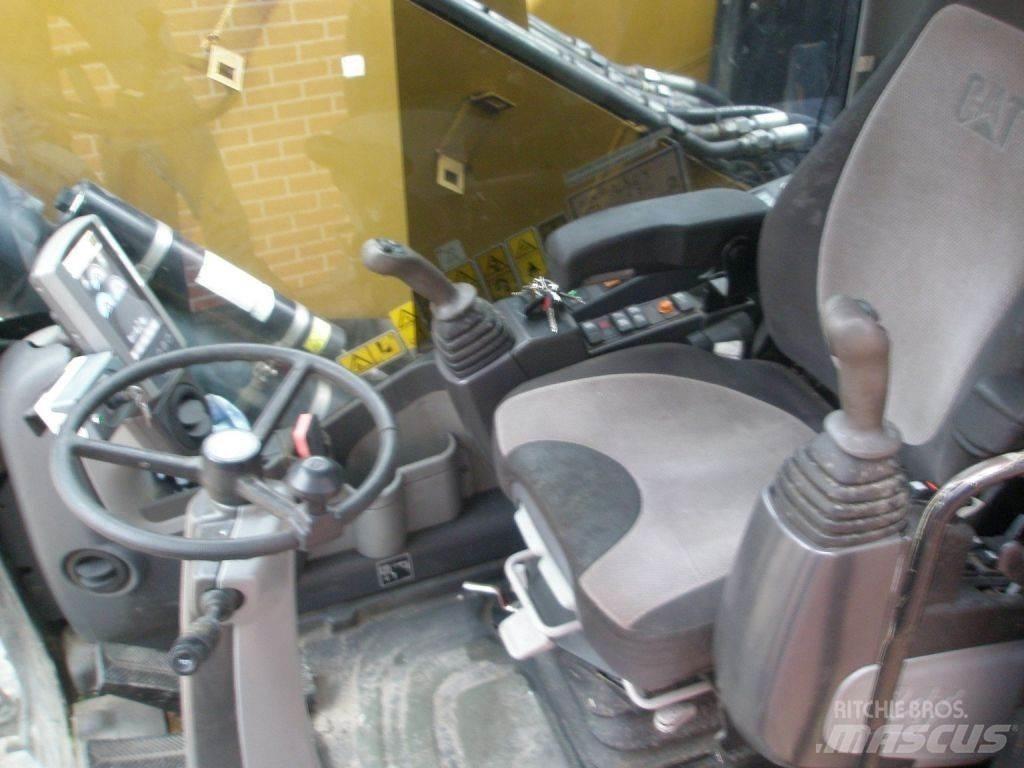 CAT M318D Lastik tekerli ekskavatörler