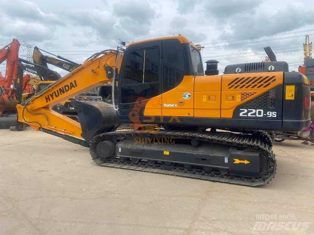 Hyundai Robex 220 Paletli ekskavatörler