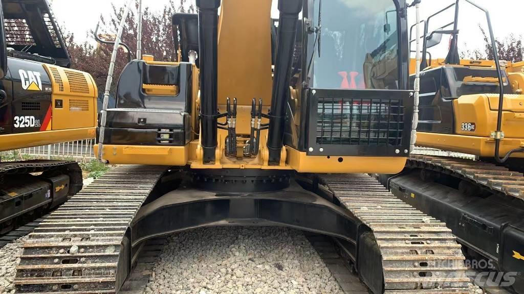 CAT 324 D Paletli ekskavatörler