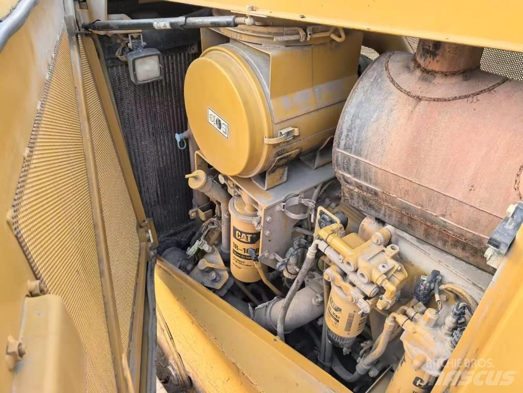 CAT D8T bulldozers Paletli dozerler