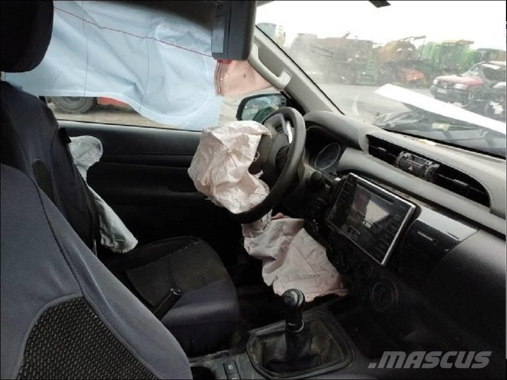 Toyota Hilux 5 Pikaplar