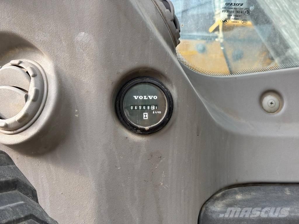 Volvo ECR 235 EL Paletli ekskavatörler