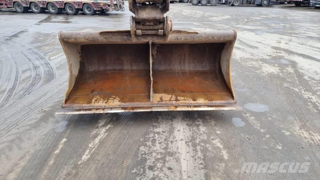 JCB 220 XL Paletli ekskavatörler