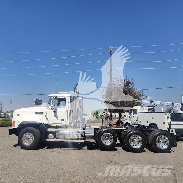 Mack CL733 Çekiciler